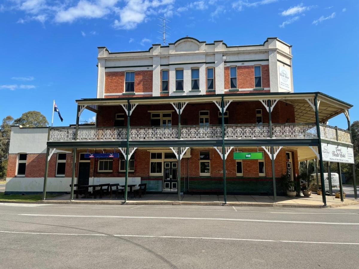 Neath Hotel Exterior photo