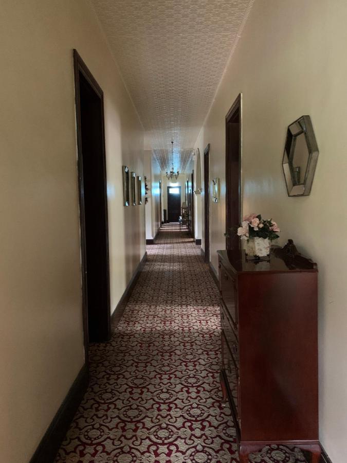 Neath Hotel Exterior photo